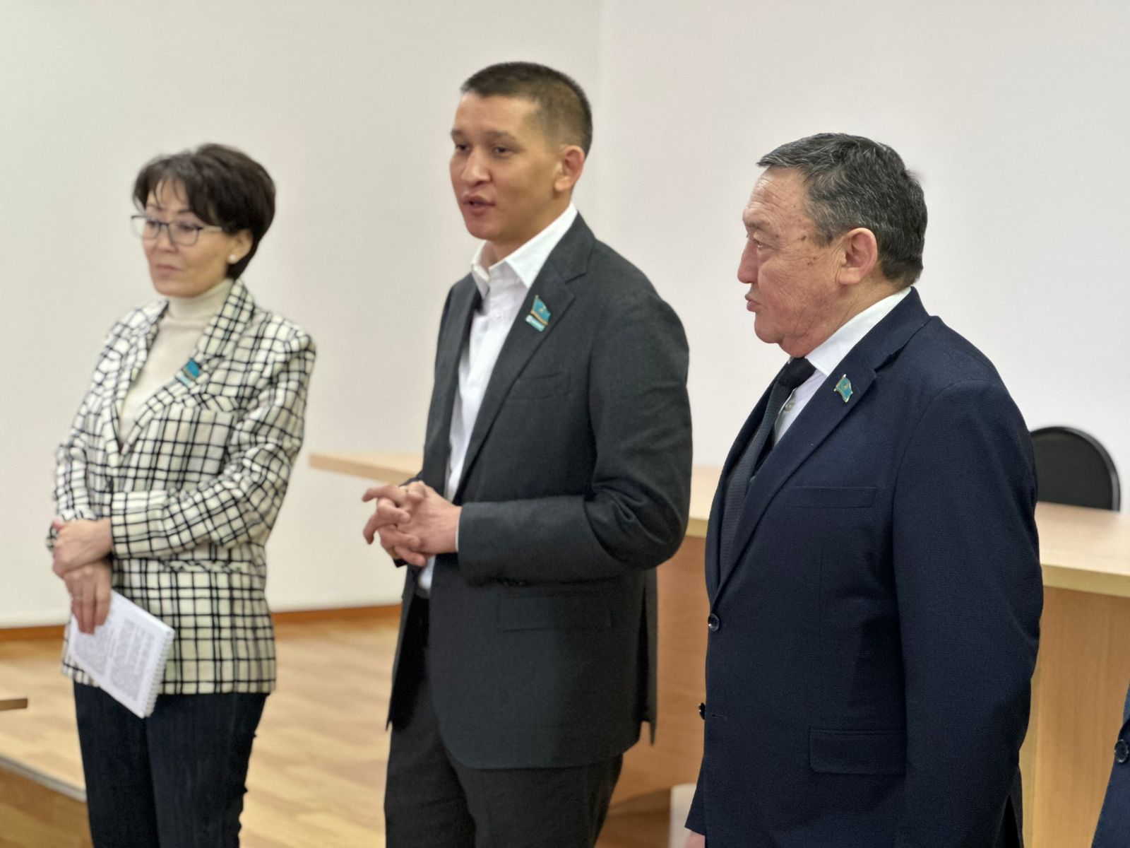Осакаров ауданына жұмыс сапарымен ҚР Парламенті Мәжілісінің депутаттары Унзила Шапақ пен Тілектес Адамбеков келді.