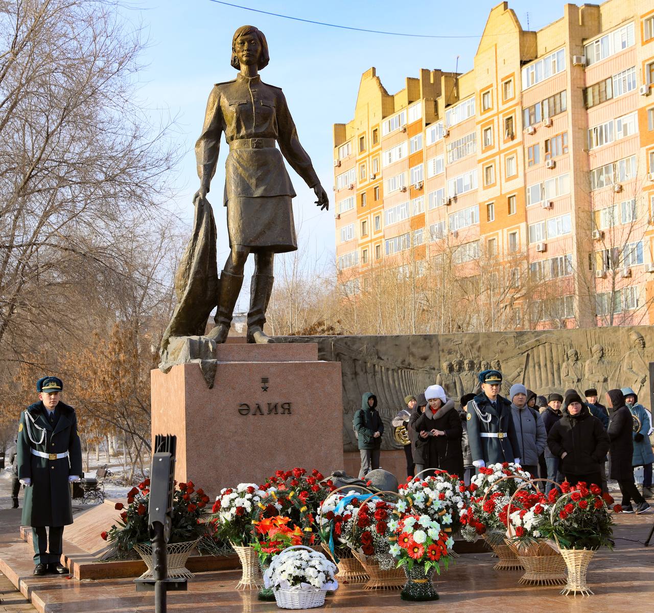 Актюбинцы почтили память Героя Советского Союза Алии Молдагуловой