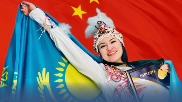 Кобызистка из Карагандинской области заняла первое место на международном конкурсе в Китае