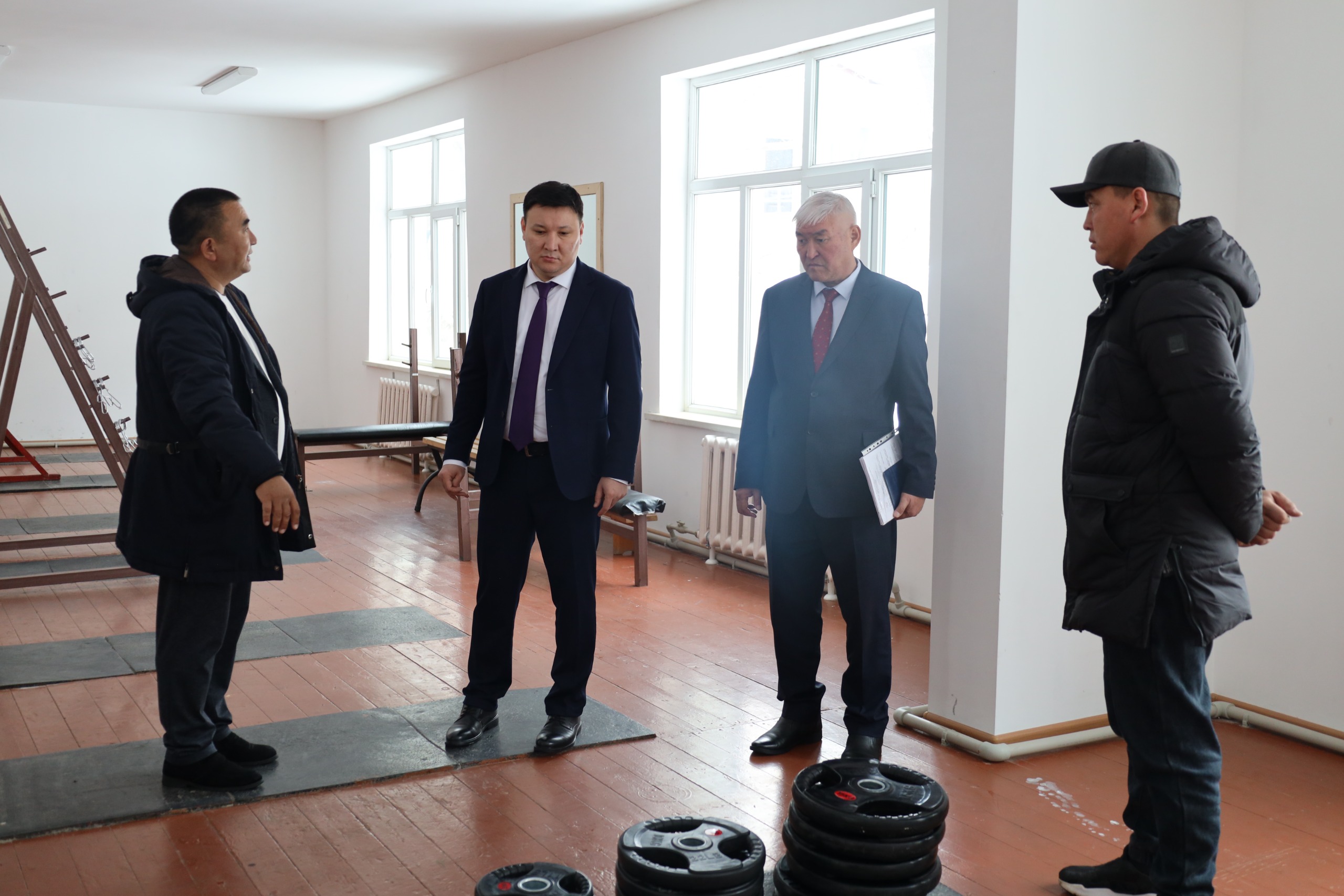ТҮРКІСТАН: ТӨЛЕБИ АУДАНЫНДА «АУЫЛ  –  ЕЛ БЕСІГІ» АЯСЫНДА СПОРТ КЕШЕНІ САЛЫНУДА