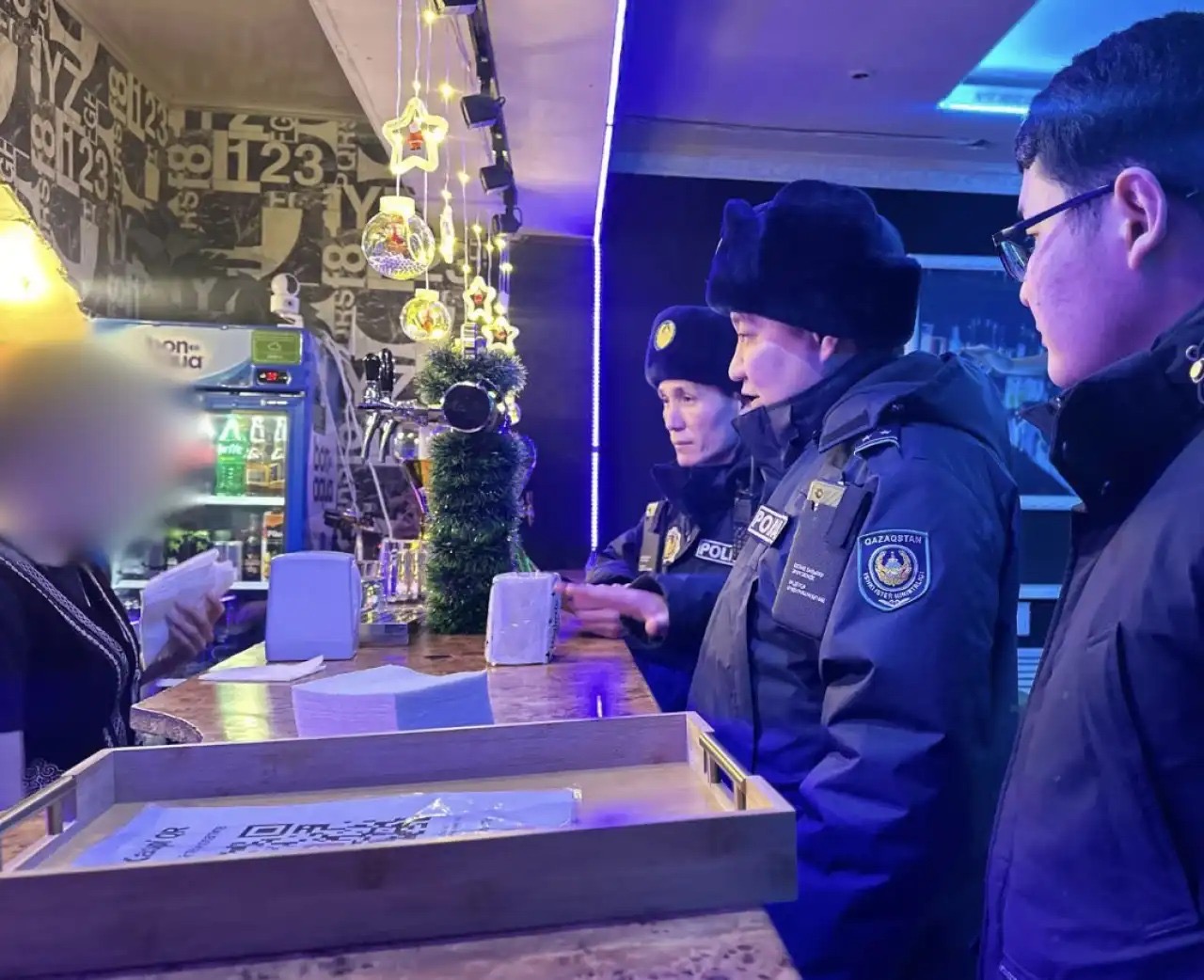 Сарыарқа ауданында түнгі уақытта көшеде жалғыз жүрген 17 жасөспірім полицияға жеткізілді