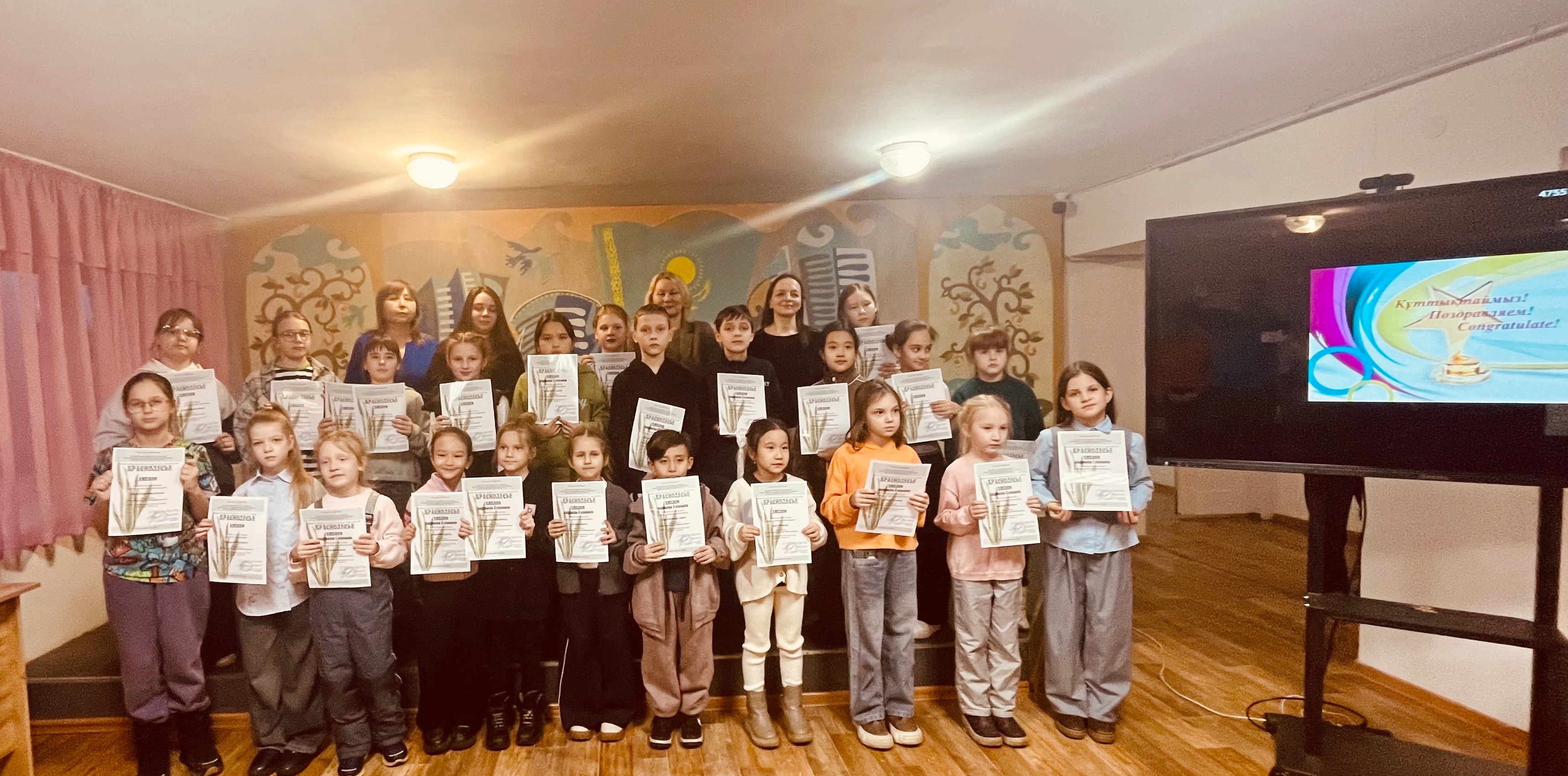 Новосибирск өткен көркем сурет байқауының дипломанттары