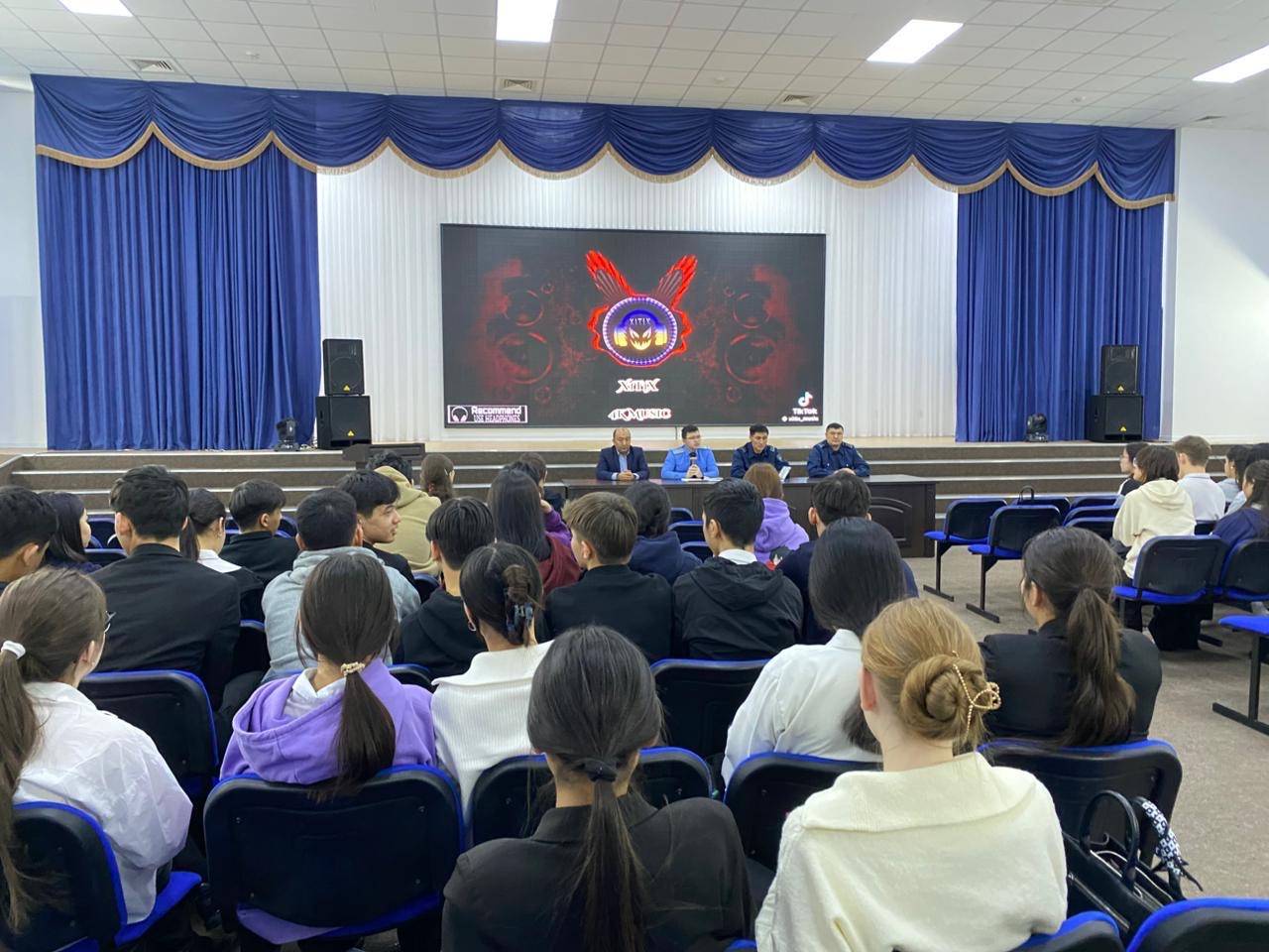 «Біртұтас тәрбие»: елордада мектеп оқушыларымен кездесу өтті