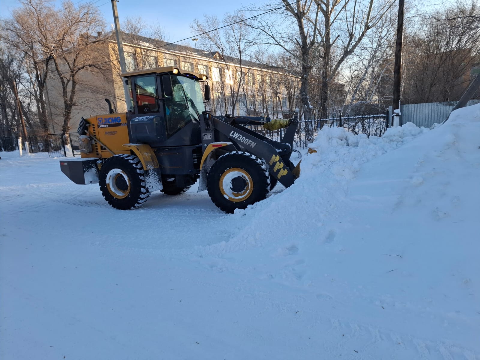 Снегоуборка в Астане: за ночь из города вывезли больше 53 тысяч кубометров снега