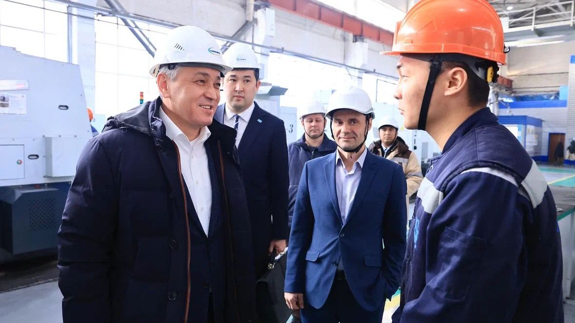 Еңбек ұжымдарымен кездесулер: Ермағанбет Бөлекпаев жаңа форматта диалог өткізді