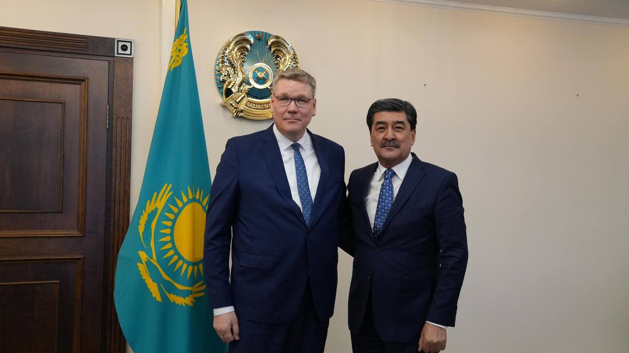 Финляндия Елшісімен кездесу