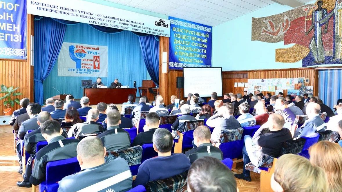 Ермағанбет Бөлекпаев кеншілермен кездесті