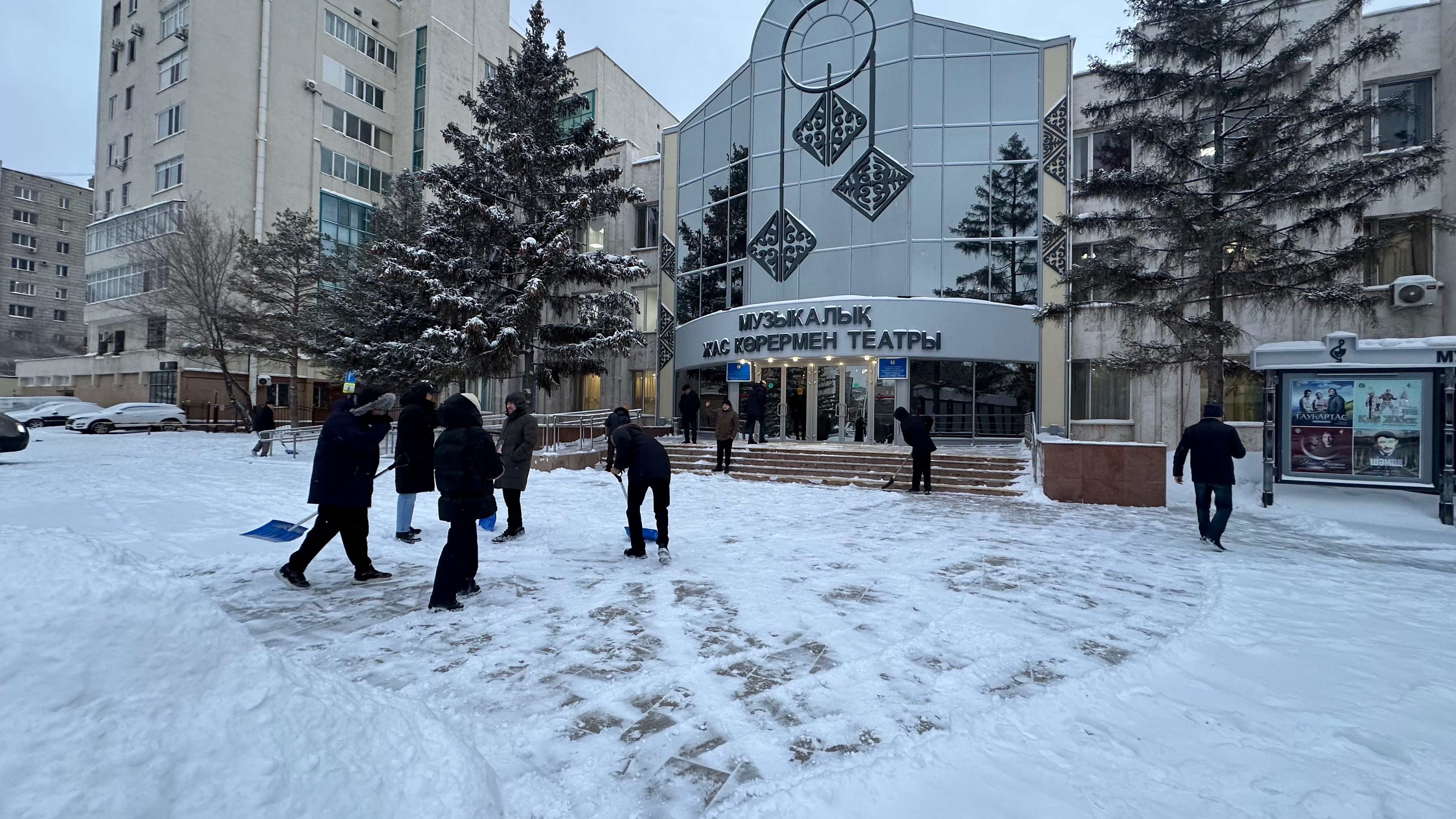 Астанада танымал актерлер «Таза Қазақстан» акциясына қатысты