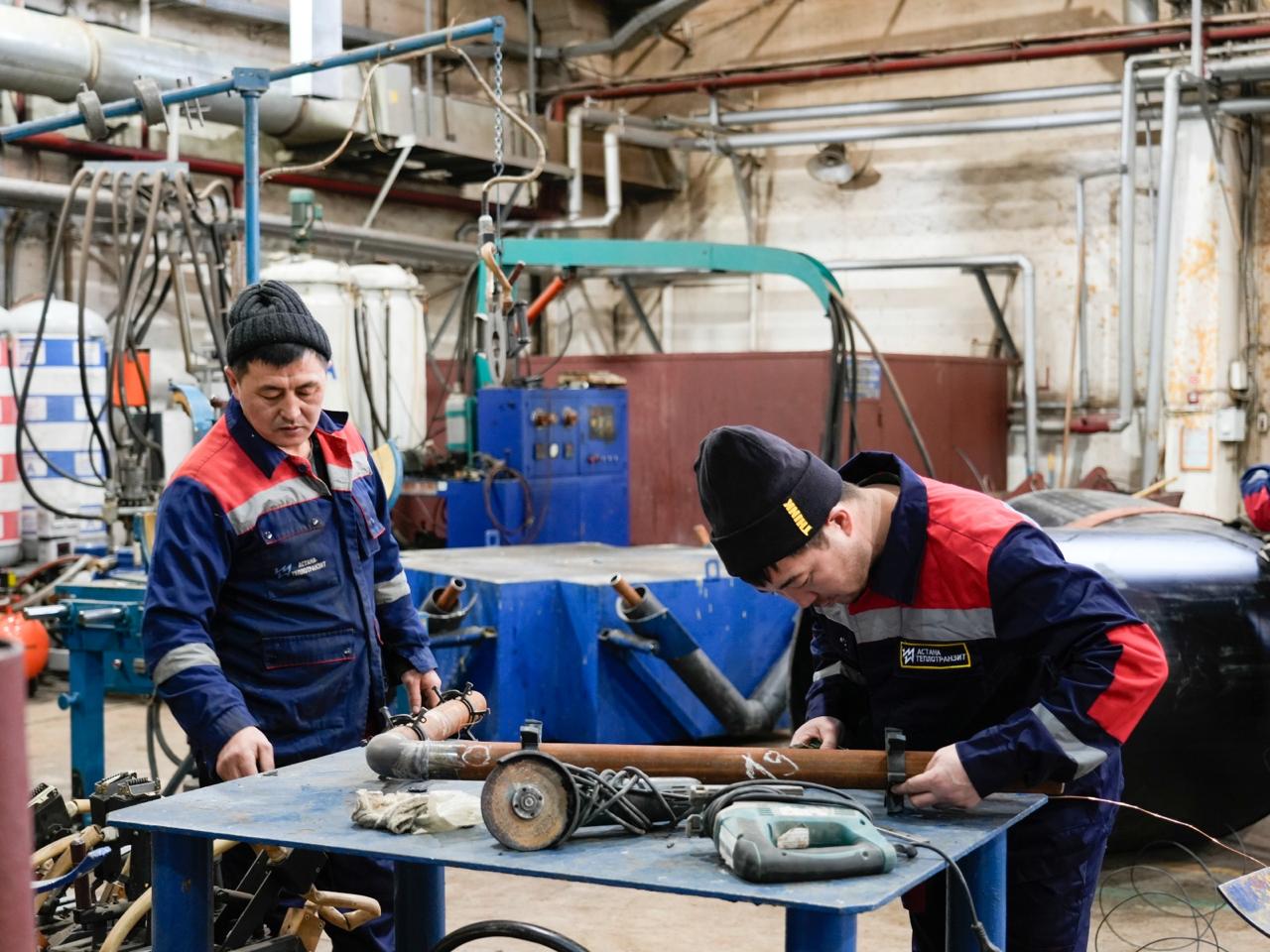 Жалпы еңбек өтілі – 70 жыл: елордада слесарь мамандығын жанына серік еткен әулет бар