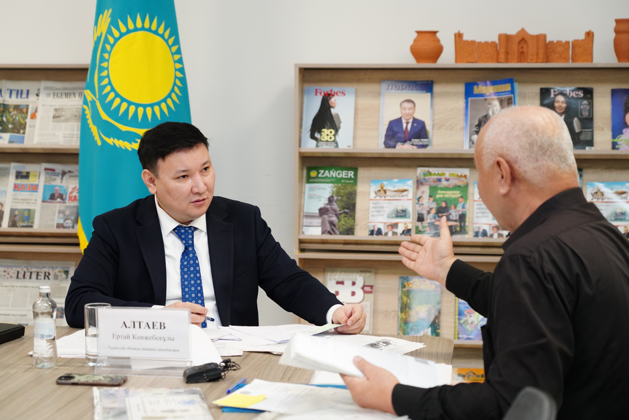 ТҮРКІСТАН: ОБЛЫС ӘКІМІНІҢ ОРЫНБАСАРЫНЫҢ ЖЕКЕ ҚАБЫЛДАУЫНДА МАҢЫЗДЫ ҰСЫНЫСТАР АЙТЫЛЫП, МӘСЕЛЕЛЕР КӨТЕРІЛДІ