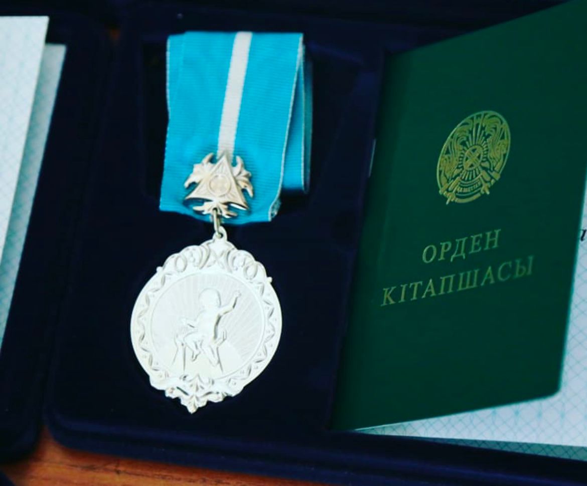Ақсеңгір ауылдық округі Ақсеңгір ауылының тұрғыны көп балалы ана “Күміс алқа” алқасымен наградталды.