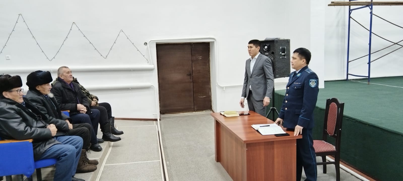 Әйтеке би аудандық полиция бөлімінің басшысы тұрғындармен кездесті