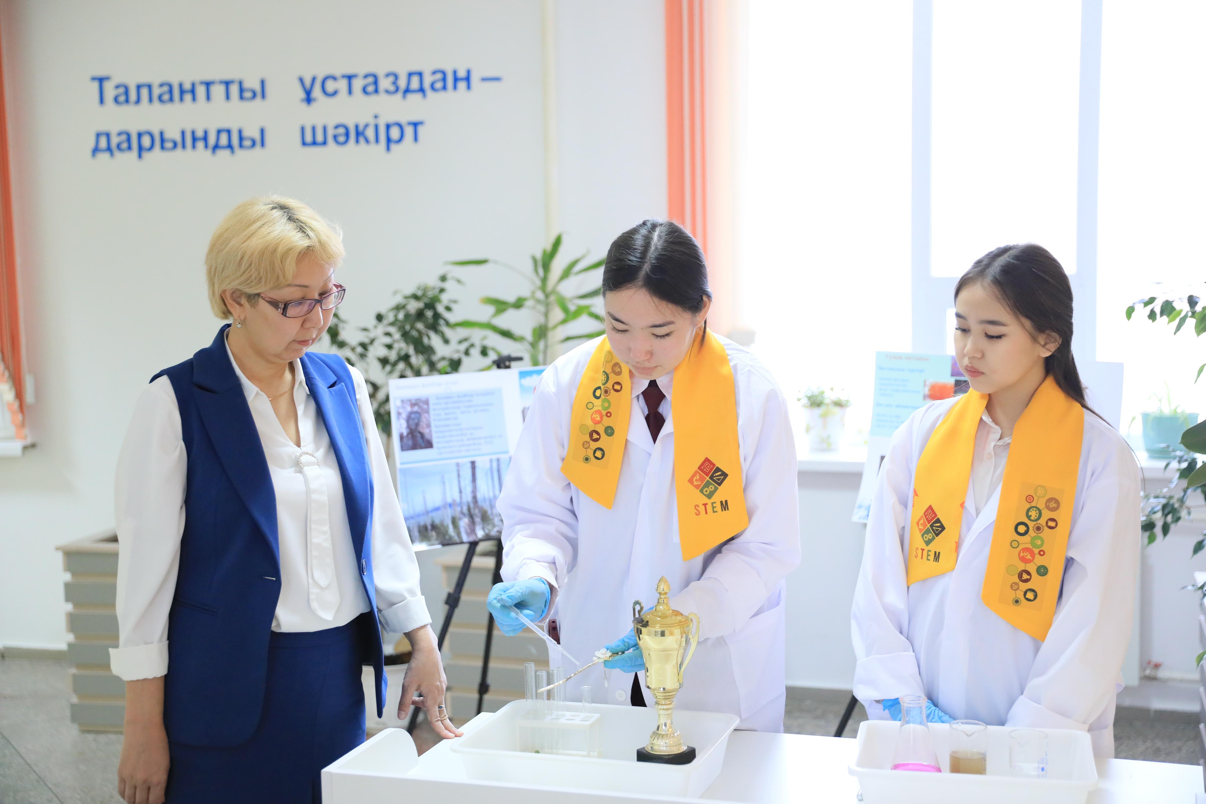 Таза Қазақстан: Қайта өңделген тұрмыстық қалдықтардан бұйымдар жасалды