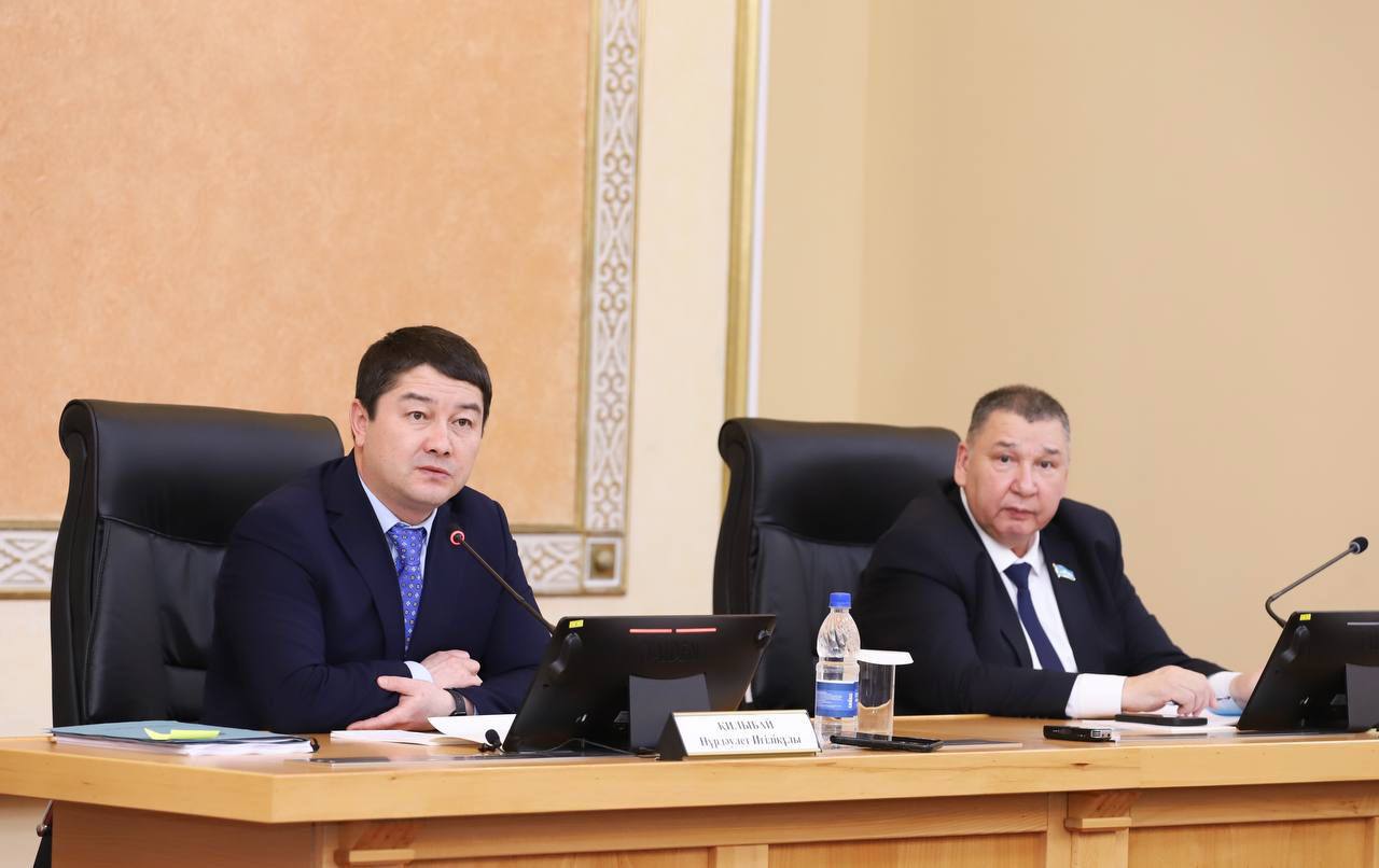 Маңғыстау облысының әкімі мәслихаттың кезектен тыс сессиясында маңызды ұсыныстар айтты