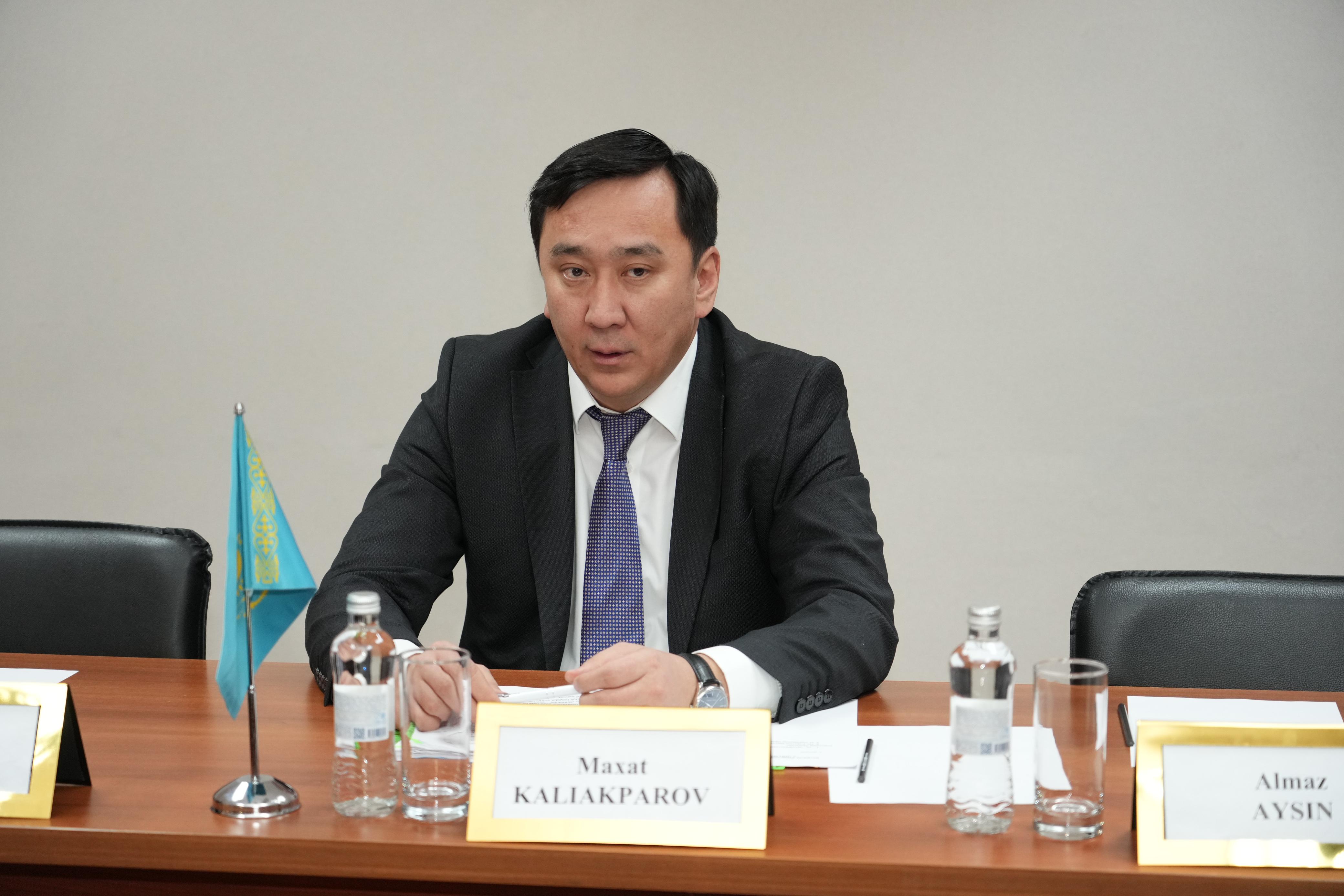 Көлік вице-министрі Мақсат Қалиақпаров Иран Ислам Республикасының Қазақстандағы Төтенше және Өкілетті елшісі Али Ақбар Джоукармен кездесті