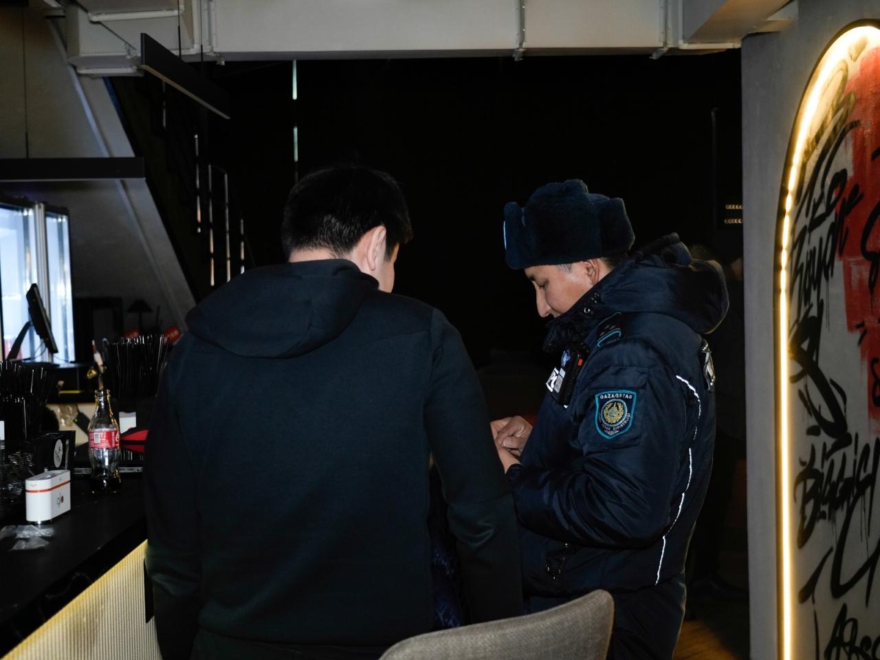 Нарушителей запрета на курение кальяна в общественных местах наказали в Астане