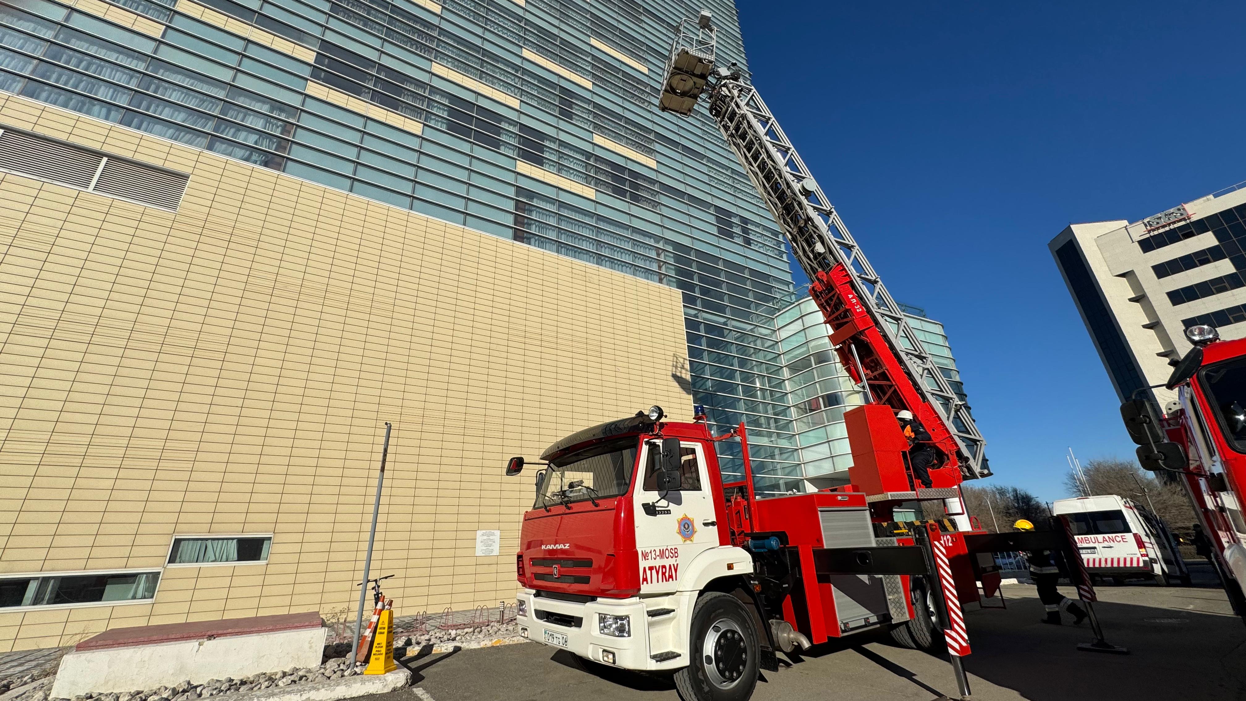 Құтқарушылар объектілердегі шартты өрттерді сөндіру бойынша оқу-жаттығулар өткізді