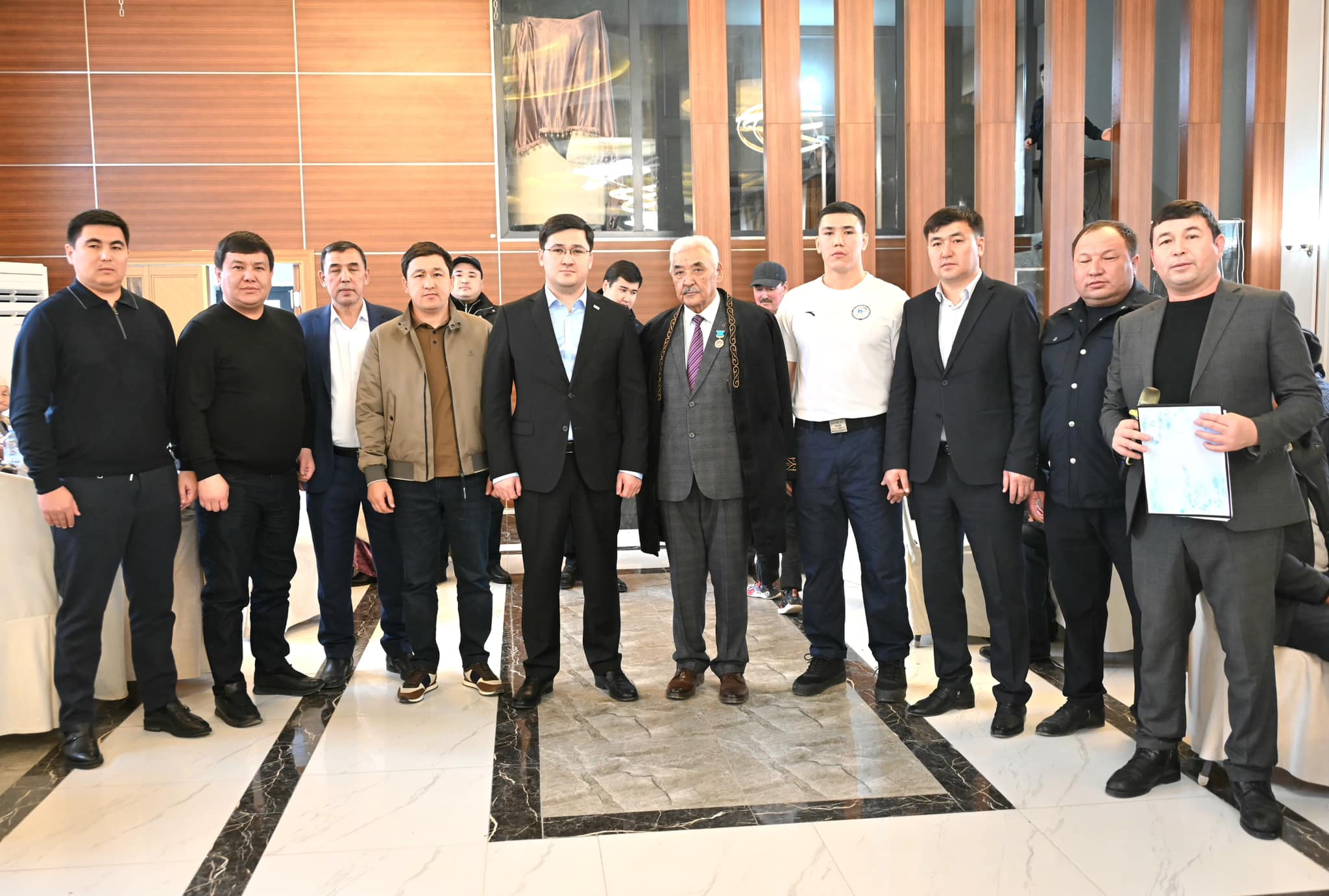 ТҮРКІСТАН: ЖЕТІСАЙЛЫҚТАР ЧЕМПИОНҒА ҚҰРМЕТ КӨРСЕТТІ