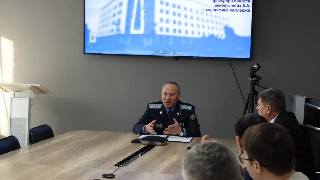 Жастармен кездесу: заң мен тәртіпті құрметтеуге тәрбиелеу