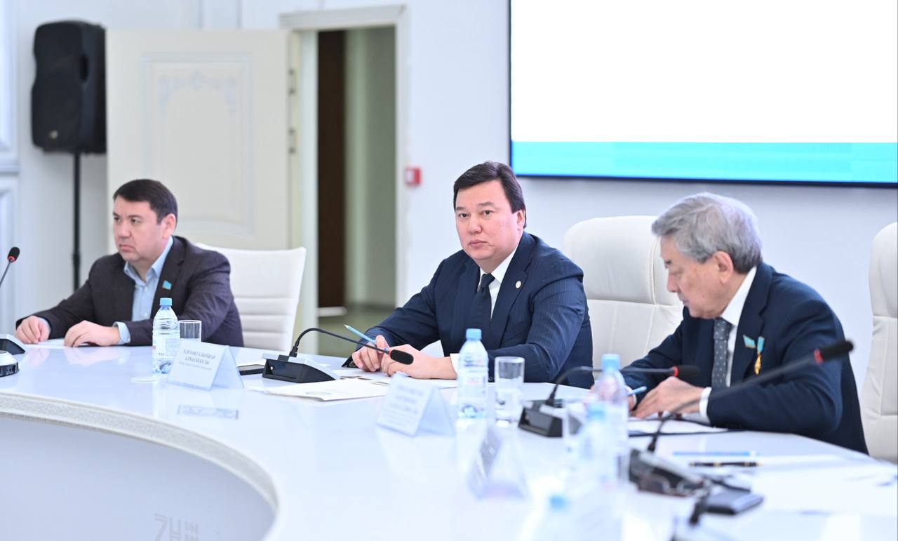 Жастар тәрбиесіне қатысты өзекті мәселелер талқыланды