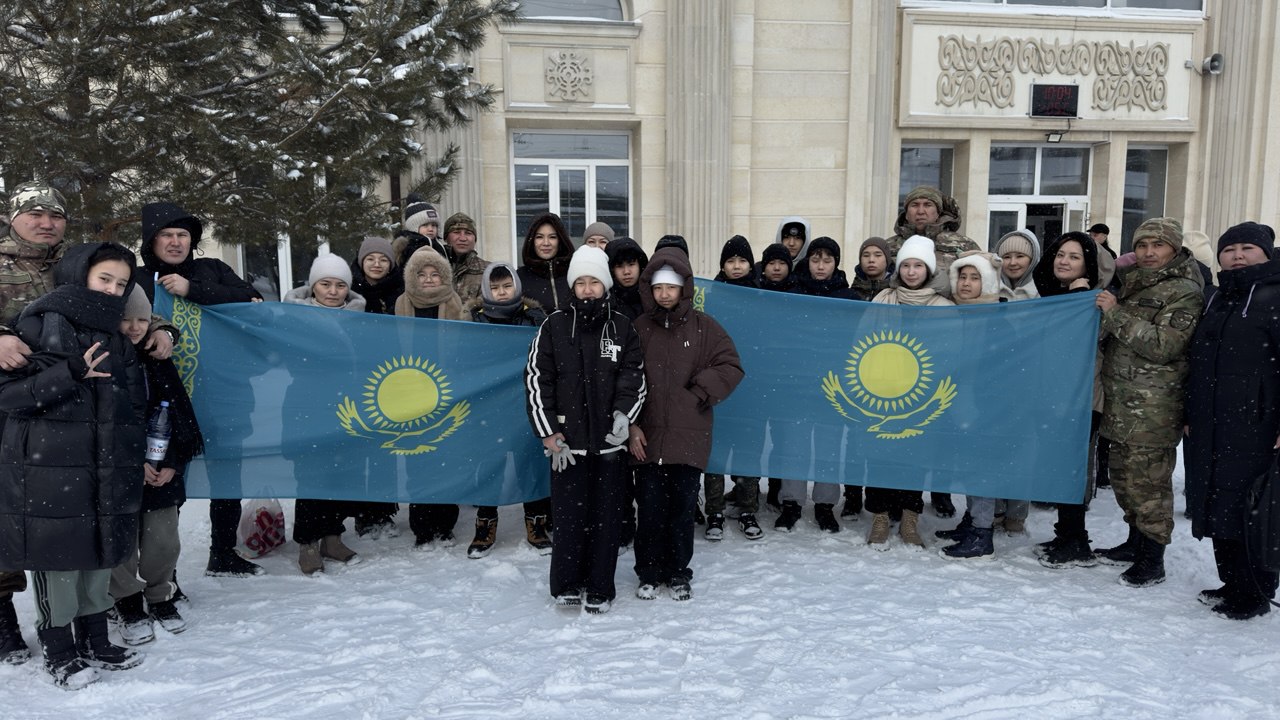 Құрлық әскерлерінің бас қолбасшысы әскерилердің балаларын «Балдәурен» демалыс лагеріне шығарып салды