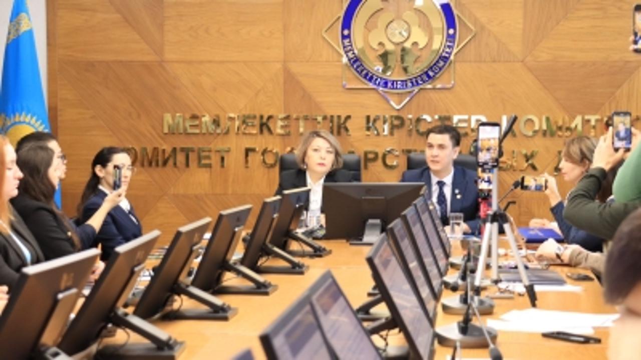 "Мобильді аудармалар", "Жалпыға бірдей декларациялау"тақырыбындағы баспасөз конференциясы МКК алыңында.