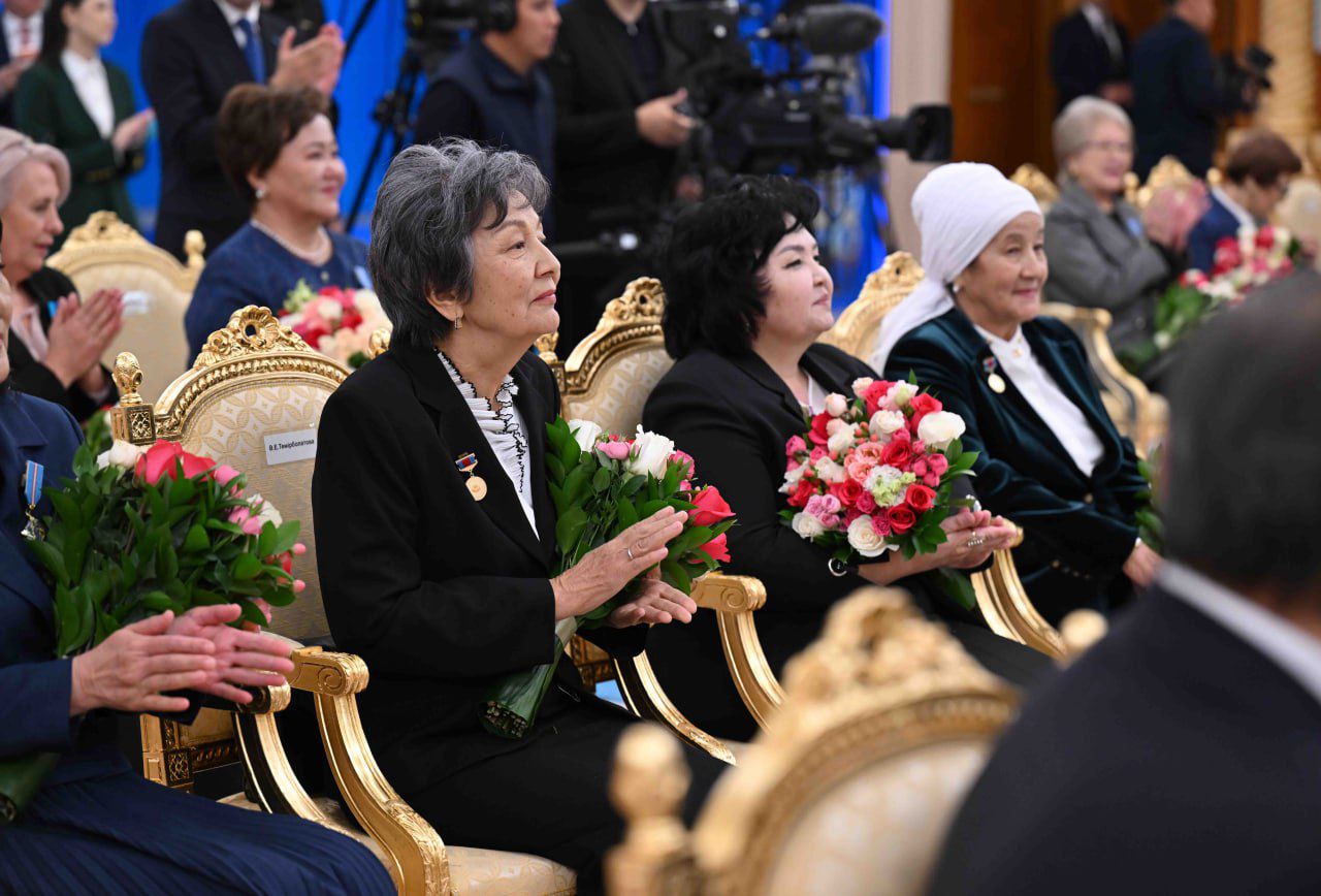 Касым-Жомарт Токаев подчеркнул, что работа учителя под силу только по-настоящему грамотным, талантливым и квалифицированным специалистам