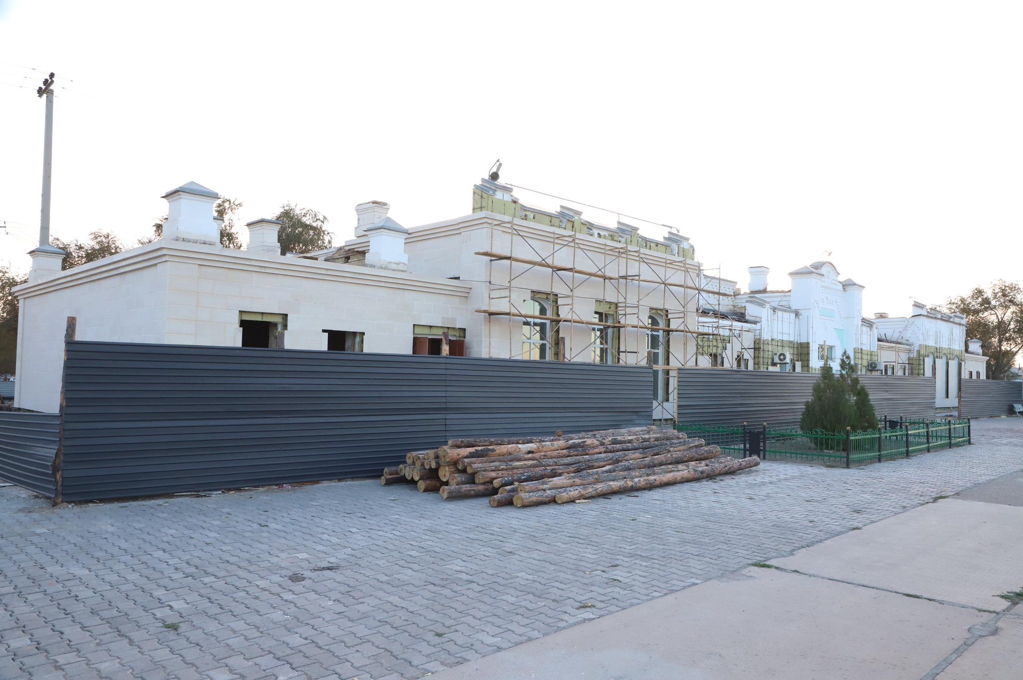 Теміржол вокзалы мен дене шынықтыру кешенінде күрделі жөндеу жұмыстары қарқын алуда