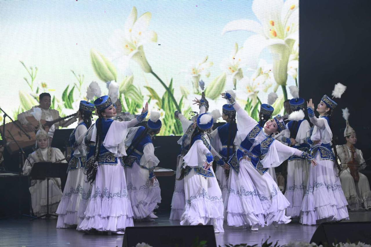 Почет и благодарность старшим: концерт ко Дню пожилого человека провели в Астане