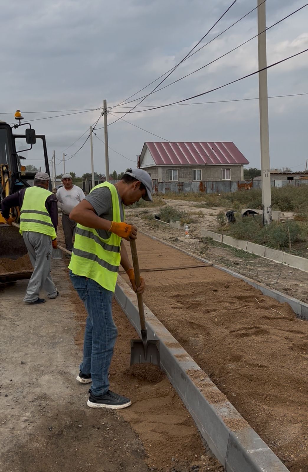 Ақши ауылының көшелерінде жол жөндеу жұмыстары жалғасуда
