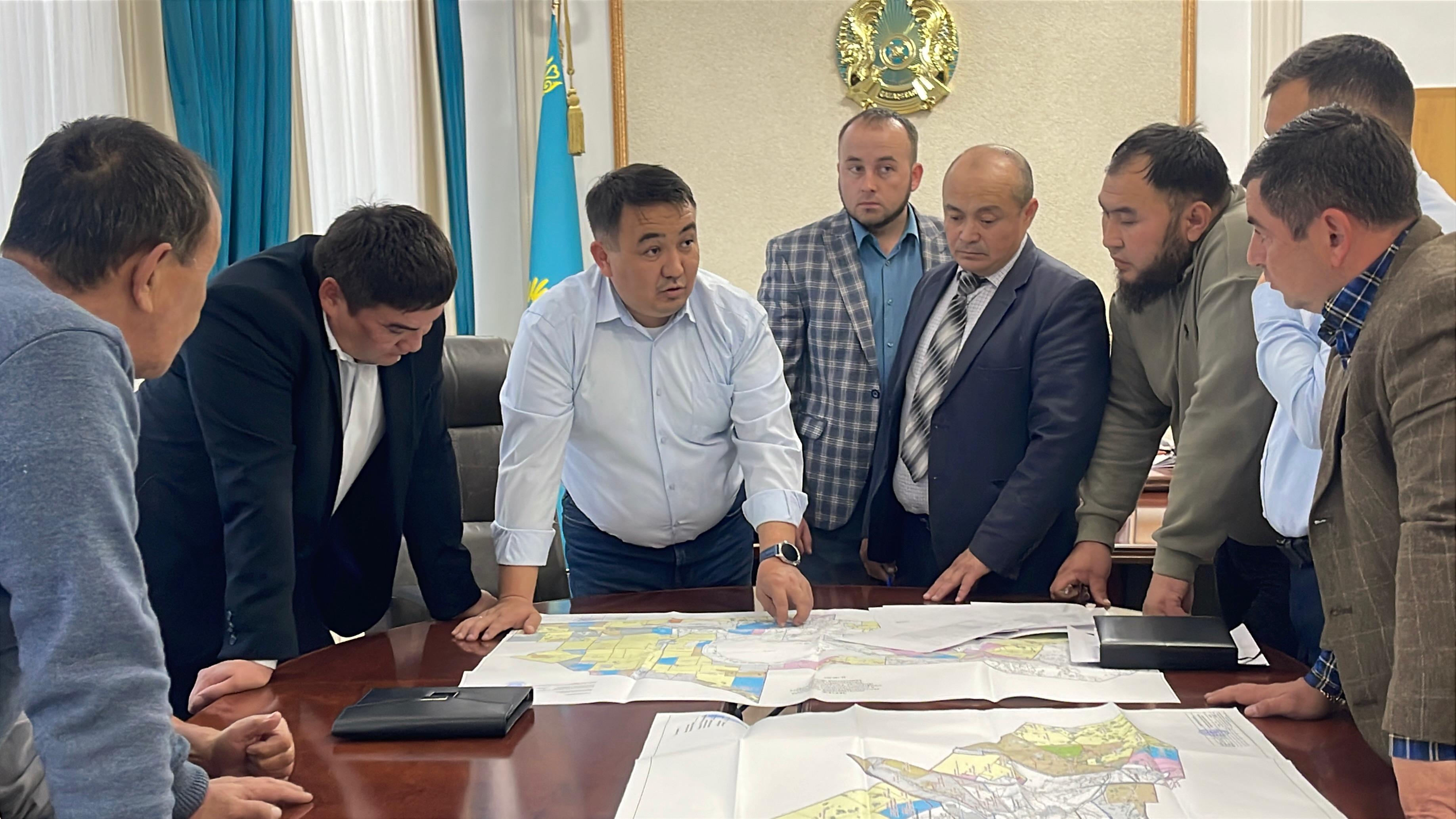 В районном акимате под председательством акима состоялось совещание с участием руководства ТОО «Agro Milk Prodgec», акима и жителей Симферопольского сельского округа