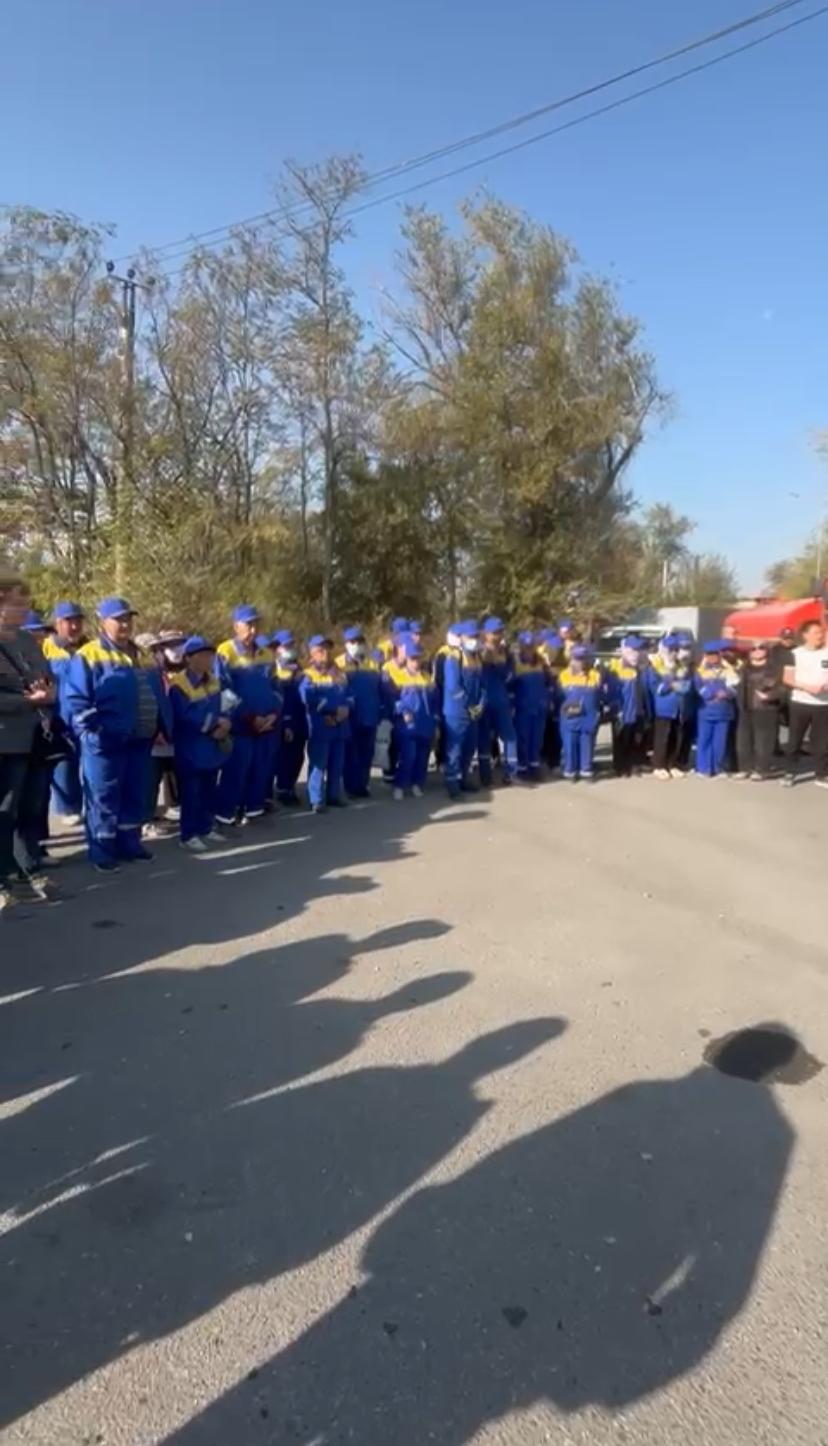 В районе Енбекши продолжаются санитарно-уборочные работы