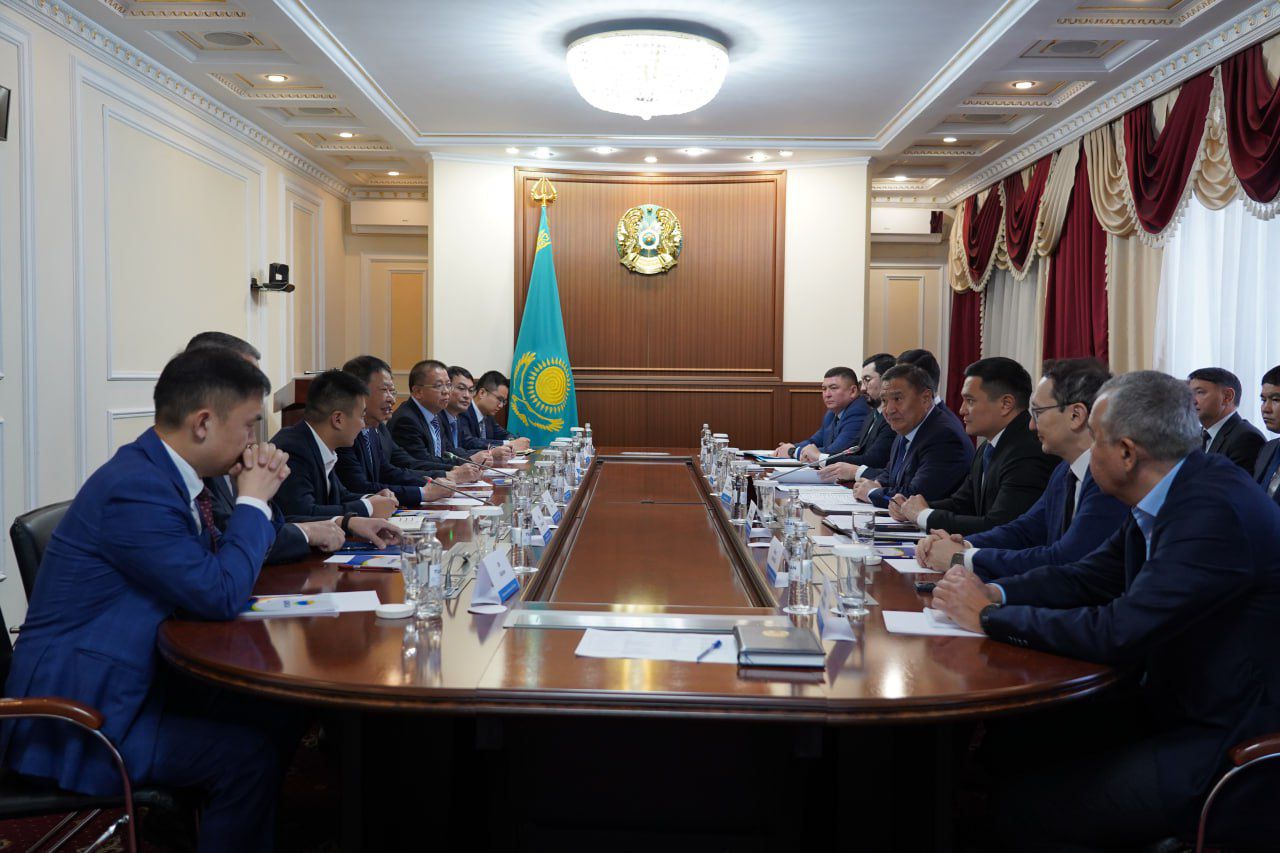Ақмола облысының әкімі Марат Ахметжанов «Zijin Mining Group Co., Ltd.» компаниясының директорлар кеңесінің төрағасы Чэнь Цзинхэмен кездесті