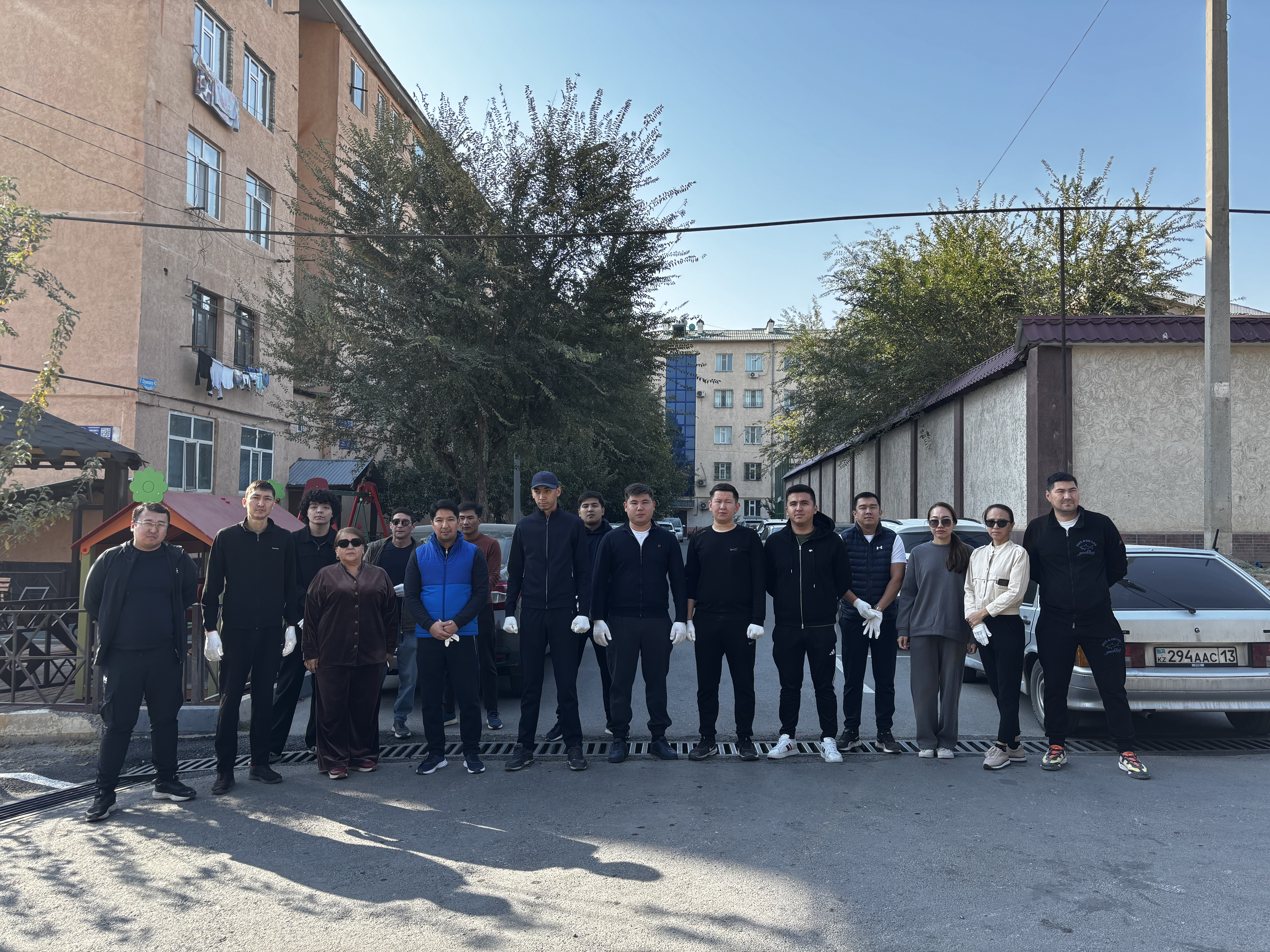 Шымкент қаласының цифрландыру басқармасының ұжымы сенбілікке қатысты