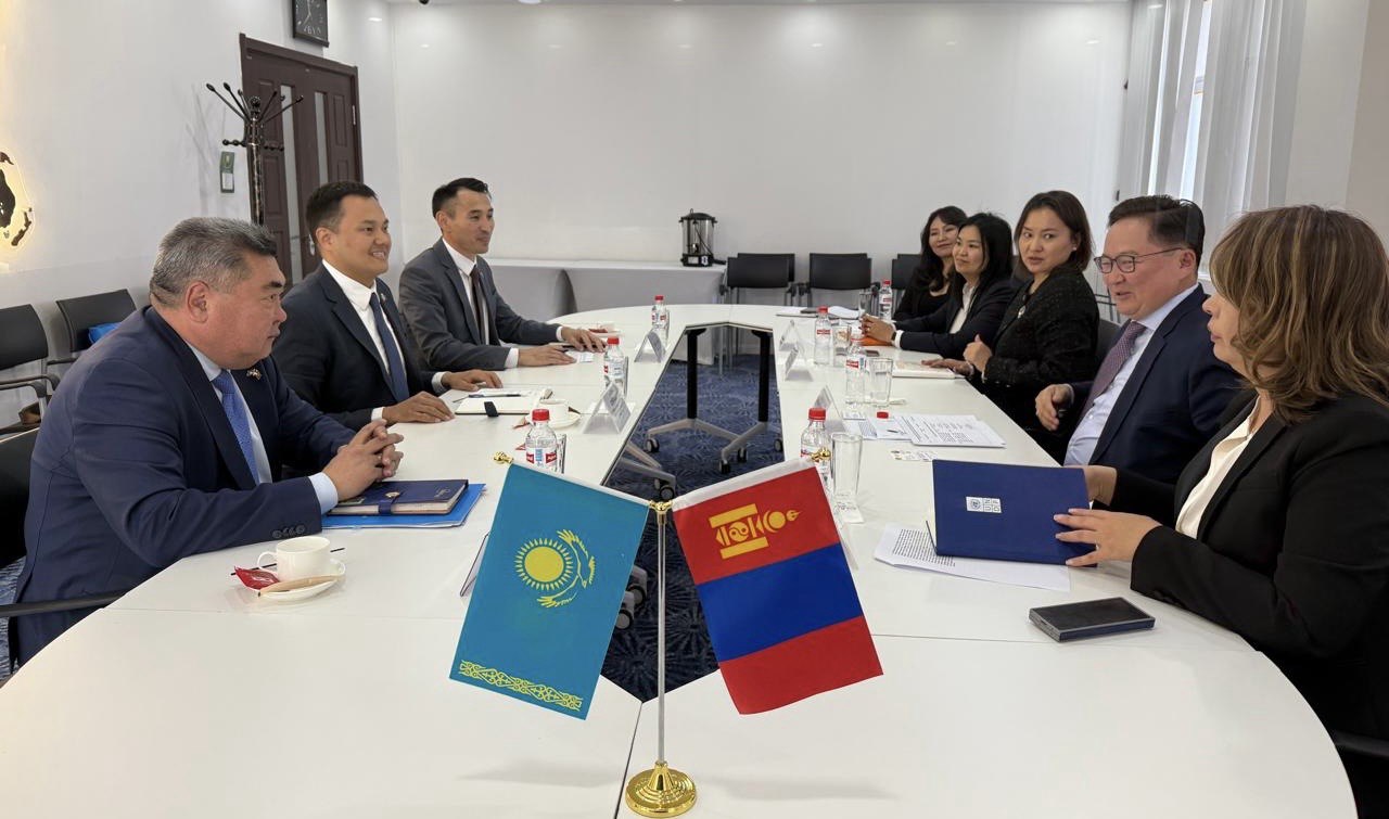 Concerning the Meeting between Ambassador of Kazakhstan to Mongolia Almas Seitakynov and President of the National Chamber of Commerce and Industry of Mongolia Baatardjav Lkhagvajav