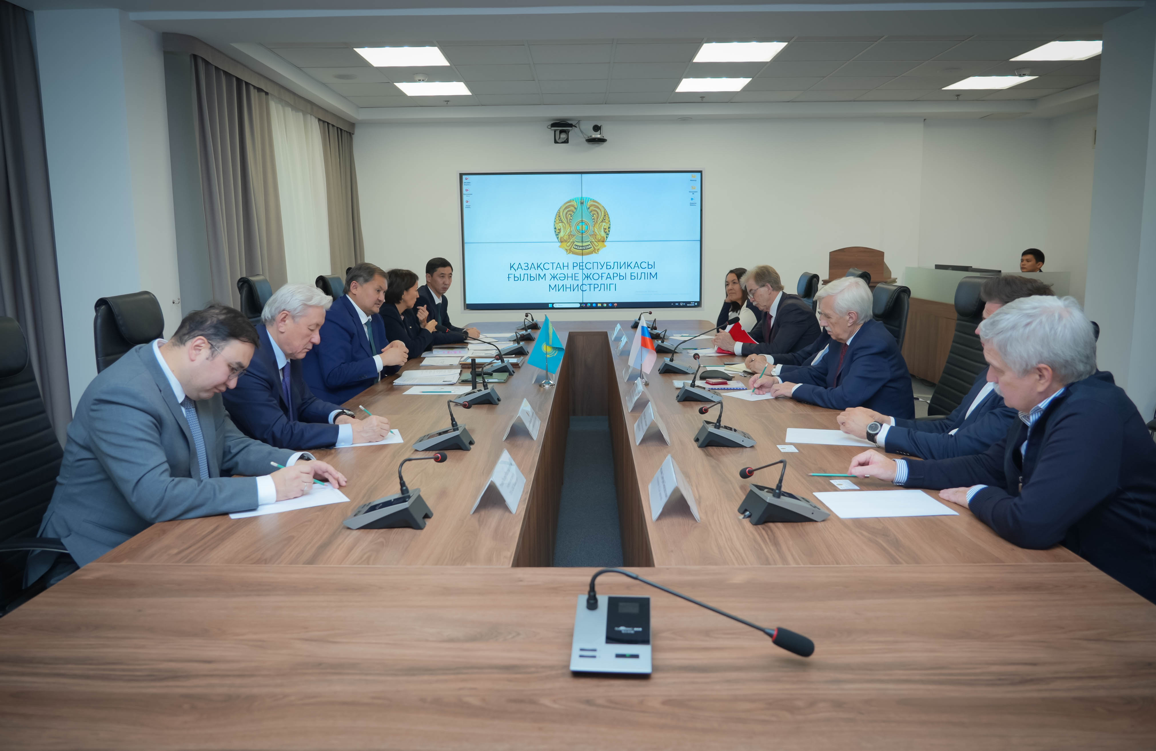 ҚР Ғылым және жоғары білім министрі Ресей ғылым академиясының Сібір бөлімшесінің делегациясымен кездесті