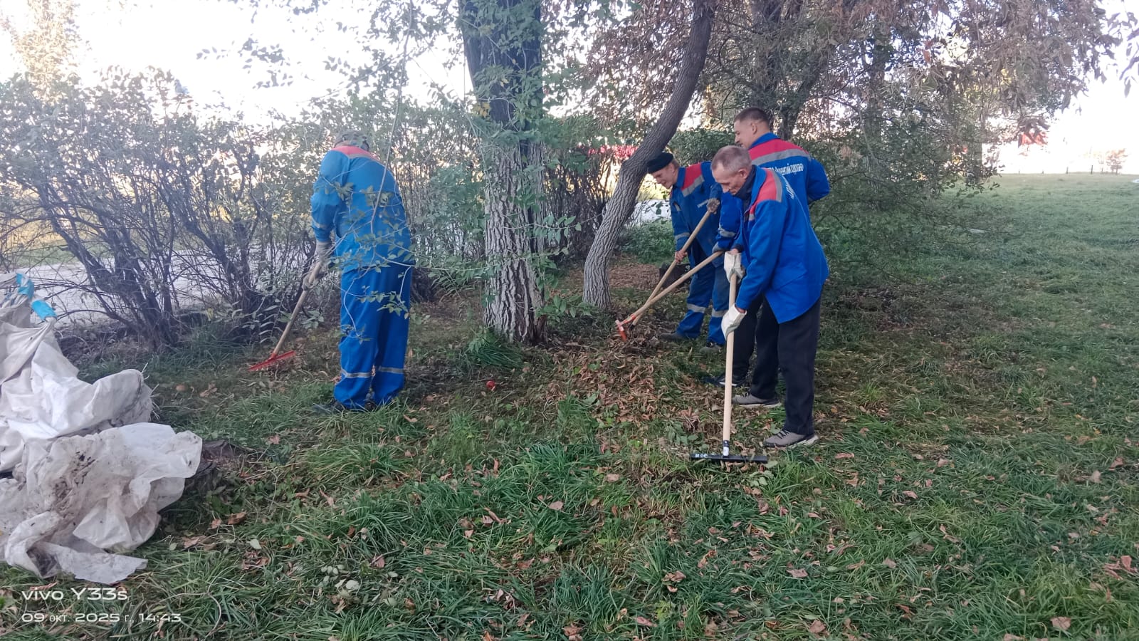 Бүгін «Таза Қазақстан» экологиялық акциясы аясында мекемелердің іргелес аумақтарында сенбілік өткізілді.