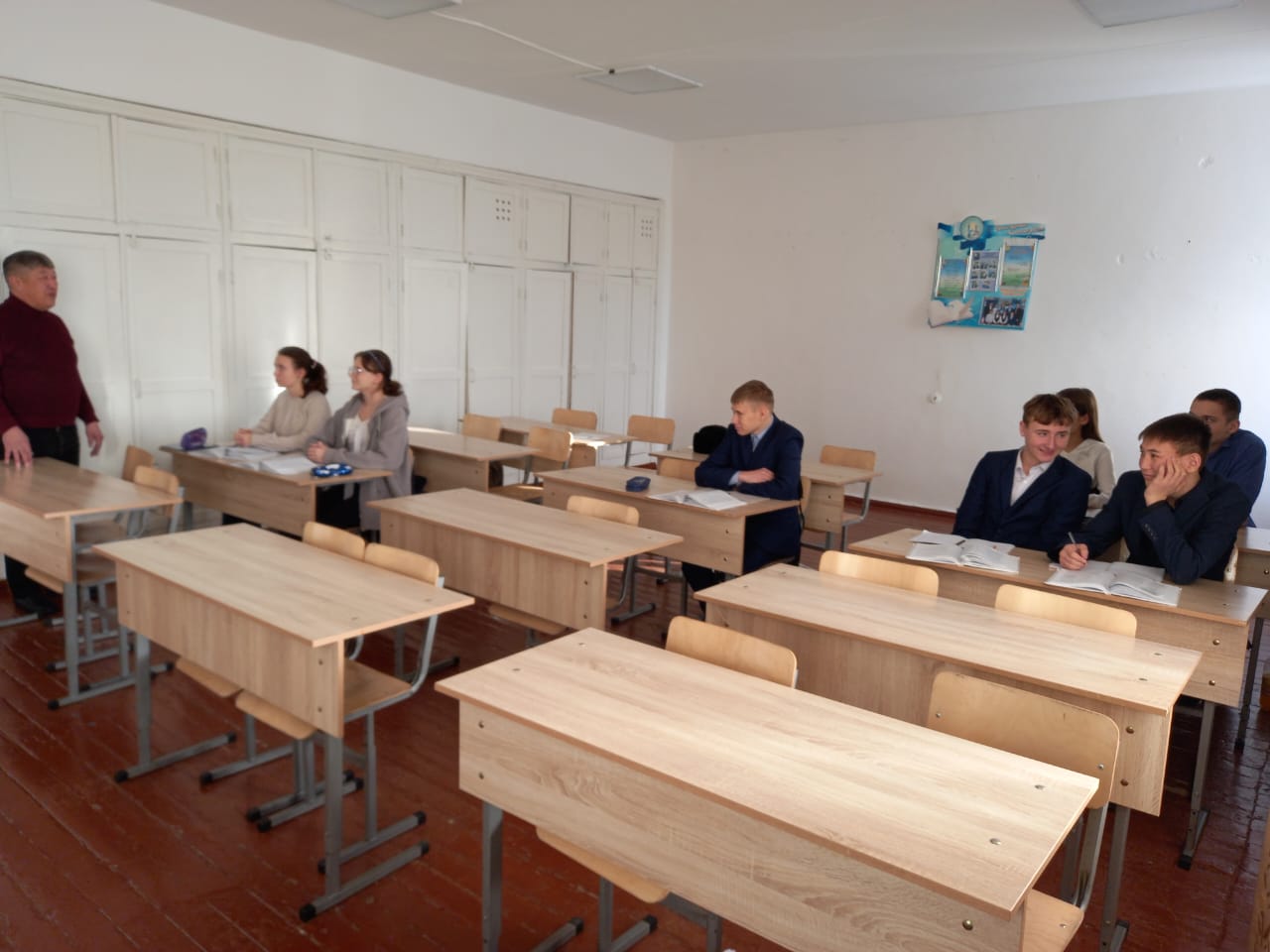 Округ әкімі негізгі орта мектеп КММ оқушыларымен кездесу өткізді.Б. Өтетілеуова