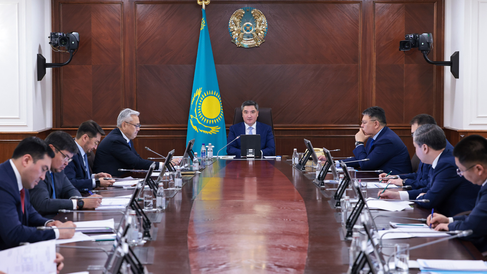ЖІӨ өсімі – 6,3%.  Олжас Бектенов экономиканың негізгі салаларында өсу қарқынын арттыра түсу керектігін және халықтың табысын арттыру жөнінде шаралар қабылдауды тапсырды