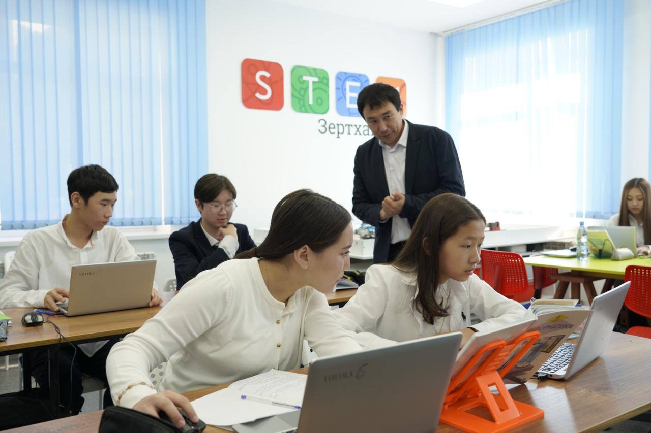 Астаналық мұғалім жасанды интеллекті оқыту процесінде сәтті қолданып жүр