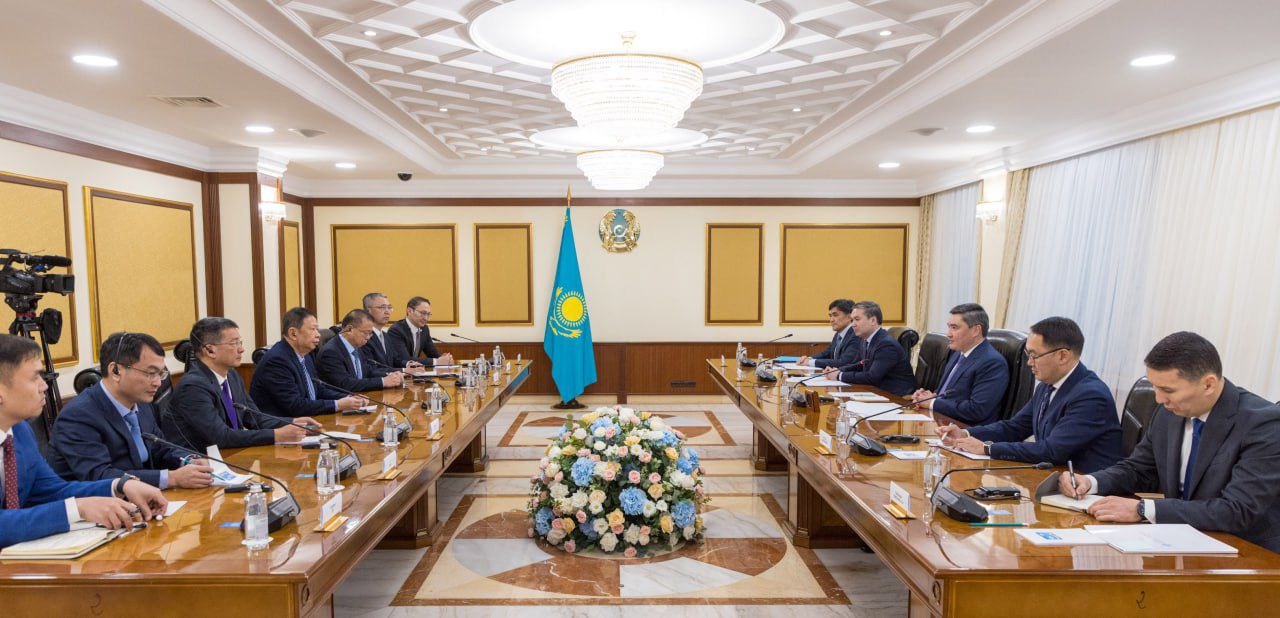 Олжас Бектенов обсудил с главой компании Zijin Mining Group Чэнь Цзиньхэ инвестиционное сотрудничество в горно-металлургическом комплексе