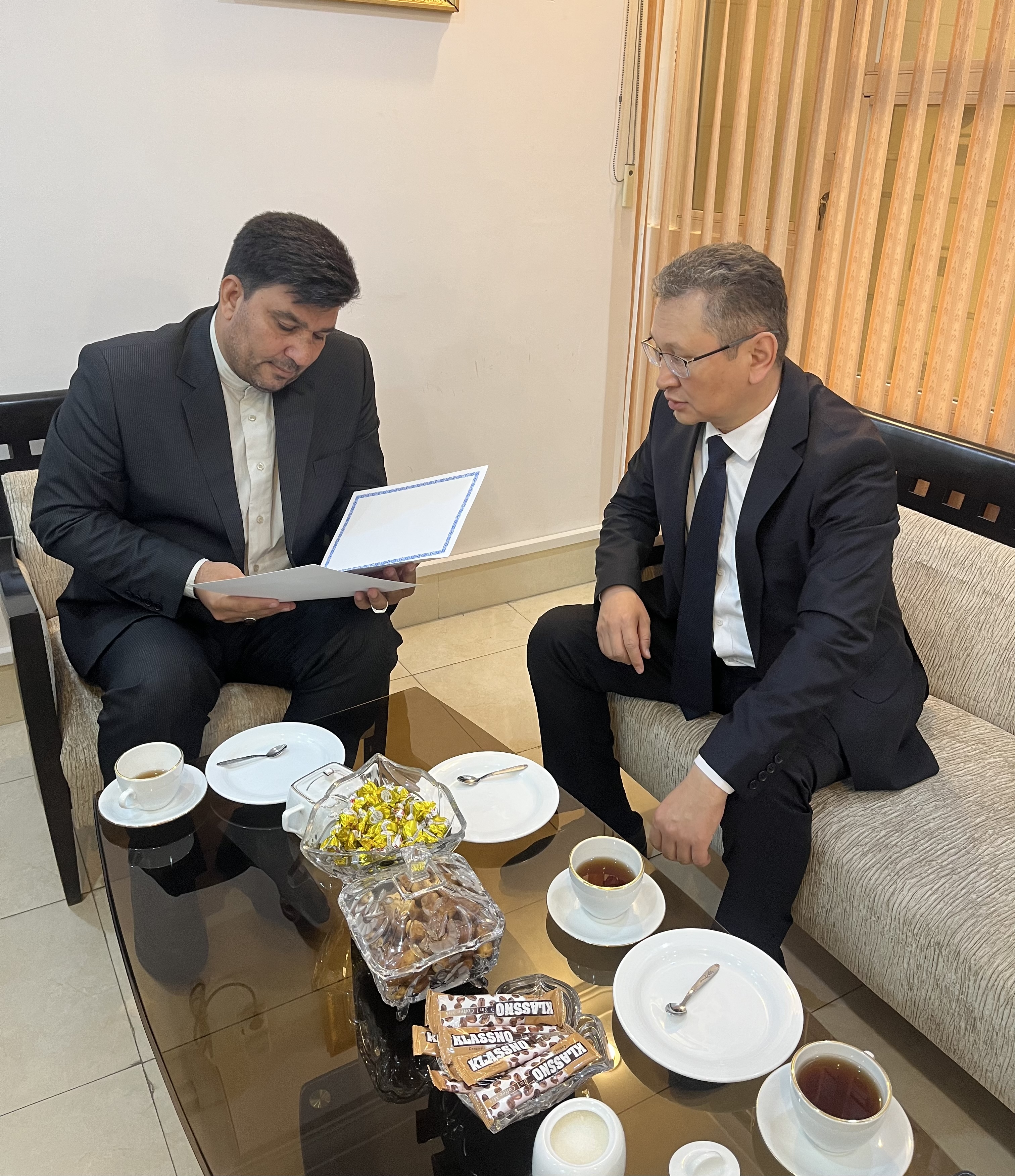 The new Head of the Consulate of Kazakhstan met with the Head of Branch of the Iranian Foreign Ministry in Hormozgan