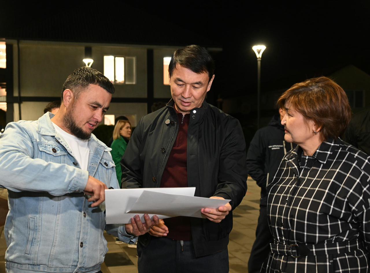 Жергілікті өндірушілерді қолдау және бірыңғай көріктендіру стилі – Алматы әкімі Жетісу ауданындағы кәсіпорындар мен нысандарды аралады