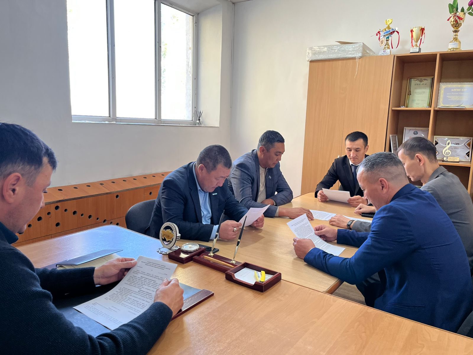 В селе Карасу состоялось выездное заседание постоянной комиссии по бюджету, экономике, законности и правопорядку и сельскому хозяйству Амангельдинского районного маслихата