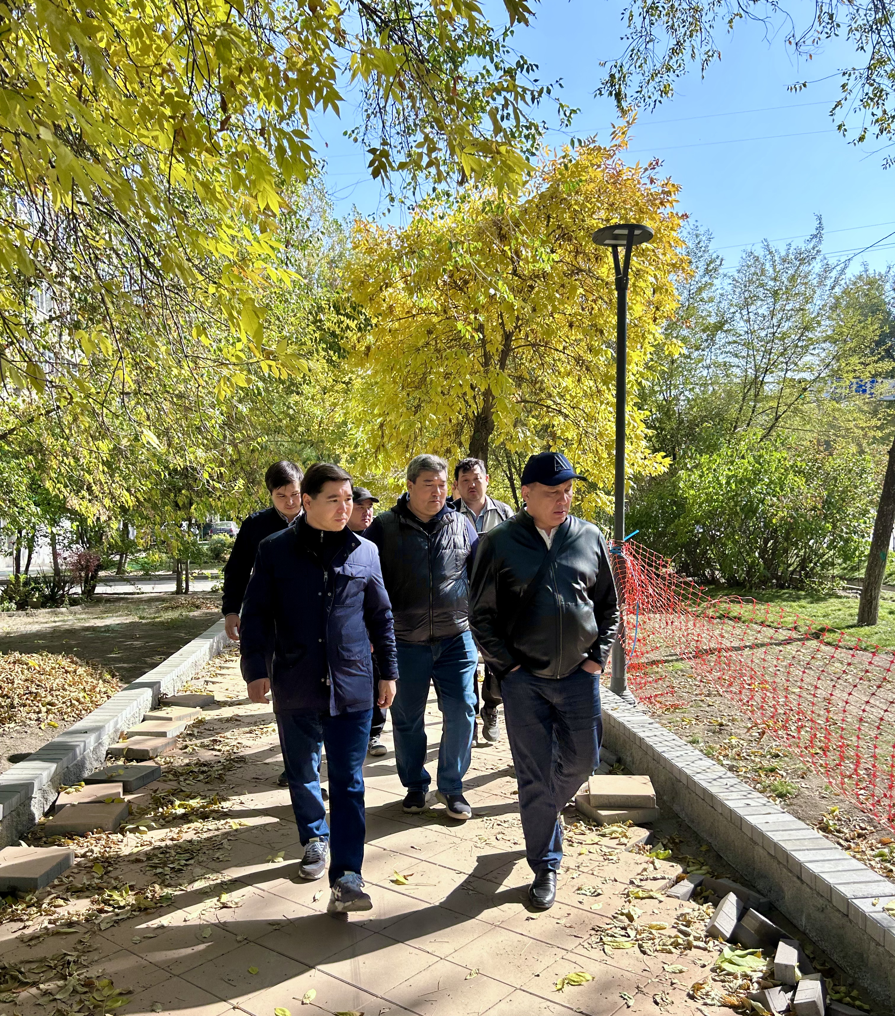 Аким района проверил ход ремонтных и благоустроительных работ