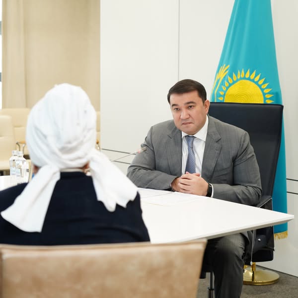 НҰРАЛХАН КӨШЕРОВ ТҰРҒЫНДАРДЫҢ МӘСЕЛЕЛЕРІН ТЫҢДАДЫ