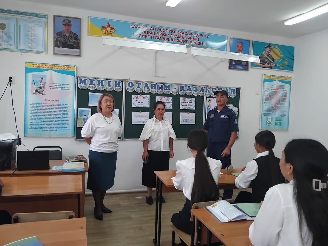 Жағатал ауылдық округінің учаскелік полиция инспекторы У. Угиев кәмелетке толмағандармен профилактикалық жұмыс жүргізді.