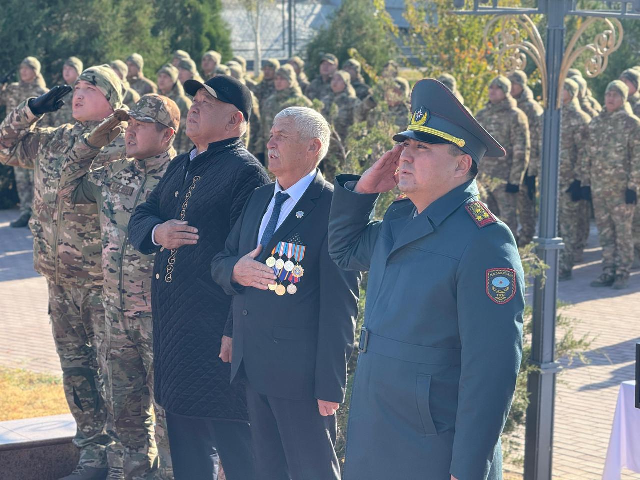 Жас қызметкерлерден ант қабылданды      
