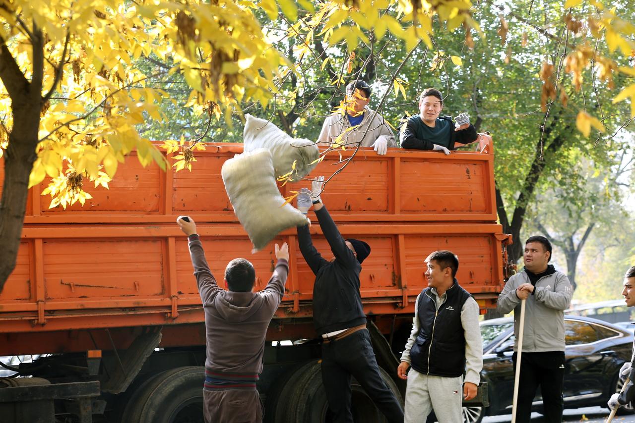 Алматыда «Таза Қазақстан» акциясы аясында жергілікті сенбілік өтті