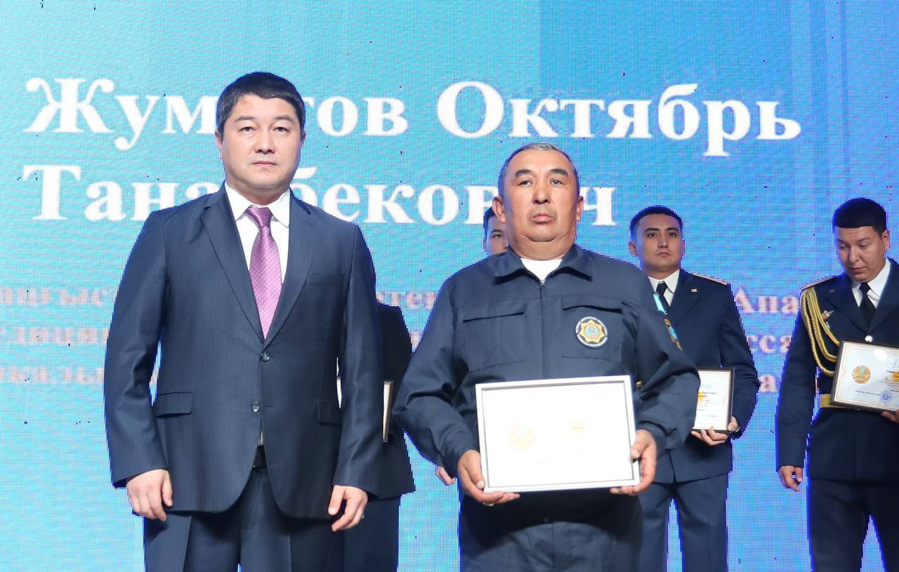 Маңғыстау облысының әкімі Нұрдәулет Қилыбай өңір құтқарушыларын кәсіби мерекелерімен құттықтады